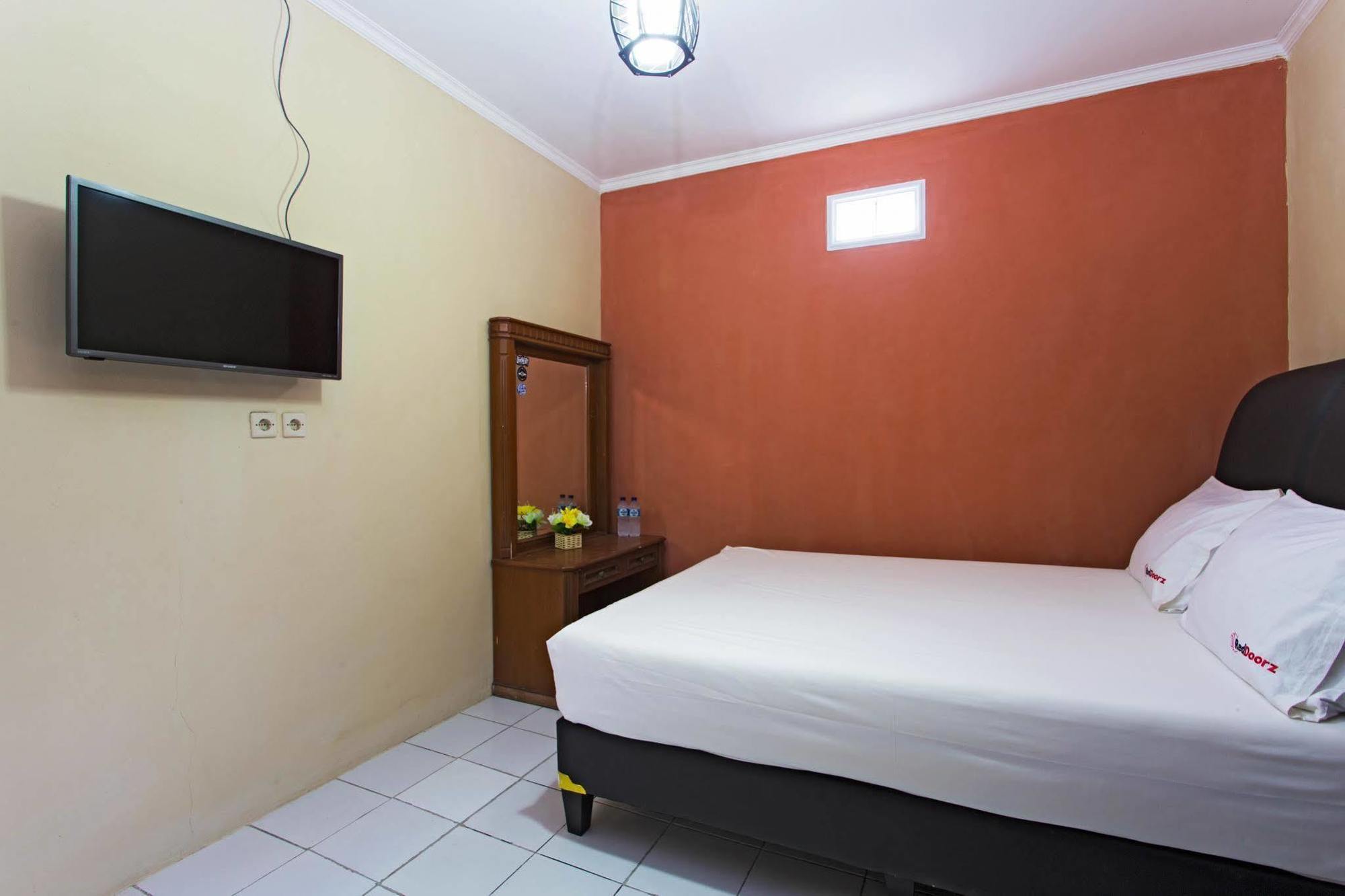 Reddoorz @ Pesanggrahan Mencil Exterior foto