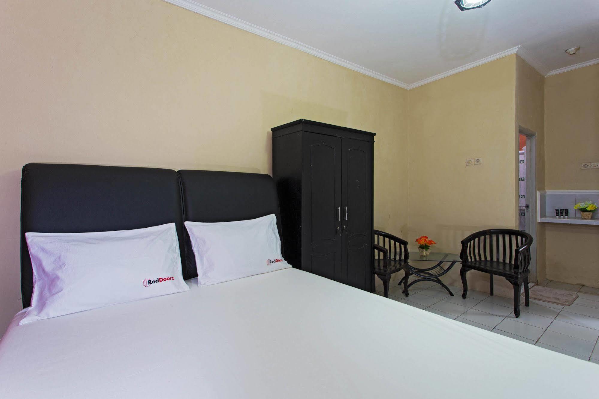 Reddoorz @ Pesanggrahan Mencil Exterior foto